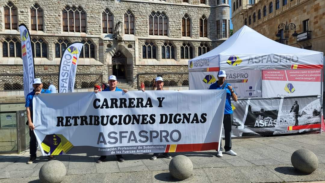 Foto carpa y pancarta León