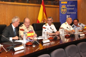 El Rey se reúne con la cúpula militar en el Estado Mayor de la Defensa