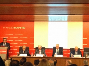 Morenés: "Europa tiene que entender que ya no sirve el poder débil"