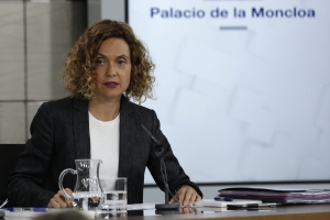Ministra de Política Territorial y Función Pública, Meritxell Batet, durante la rueda de prensa posterior al Consejo de Ministros 27/7/18. (www.lamoncloa.gob.es)