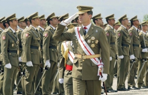 Los Príncipes presiden la entrega de despachos a suboficiales en Talarn