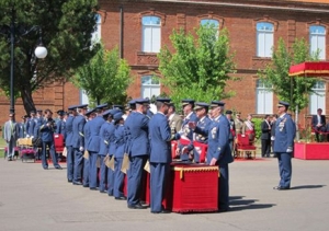 El secretario de Estado de Defensa preside la entrega de 190 reales despachos de la Academia Básica del Aire.