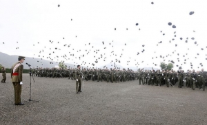 Fuente: MDE. 10/07/2017 Su Majestad el Rey en la entrega de Reales Despachos de Sargentos del Ejército de Tierra. 