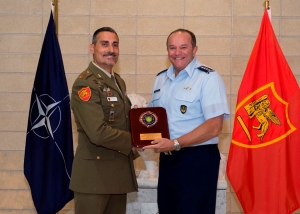 SACEUR entrega el premio “Suboficial del año 2013” del Mando de Operaciones de la OTAN al brigada español Angel Peiró