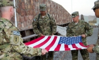 Arriado y plegado de la Bandera de los Estados Unidos de la Base en Qala i Naw - mde.es