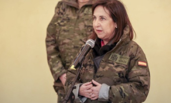 COMO COLILLAS POR LA ALCANTARILLA